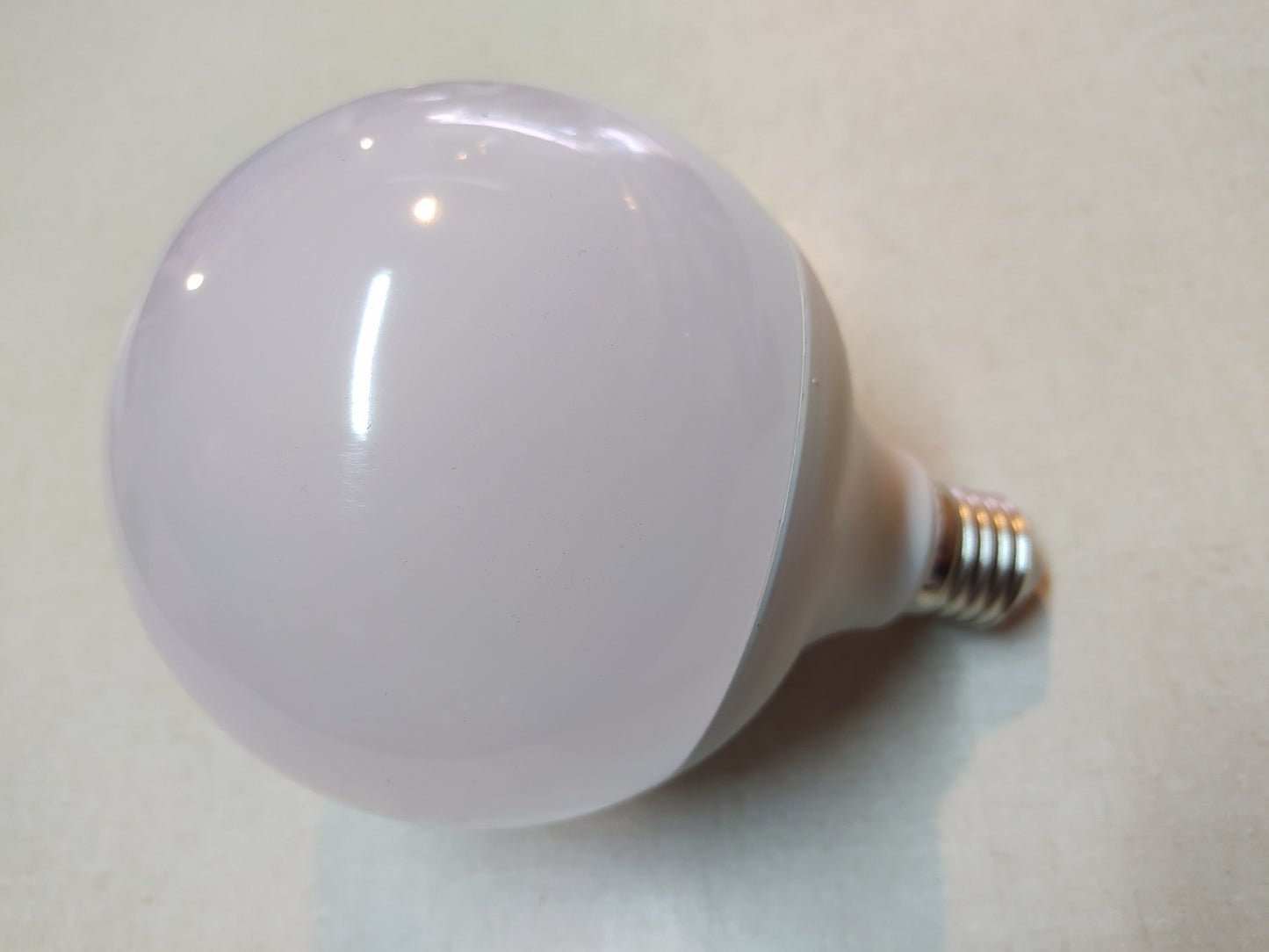 Bombilla globo led, diámetro 12 cm, largo 16,4 cm