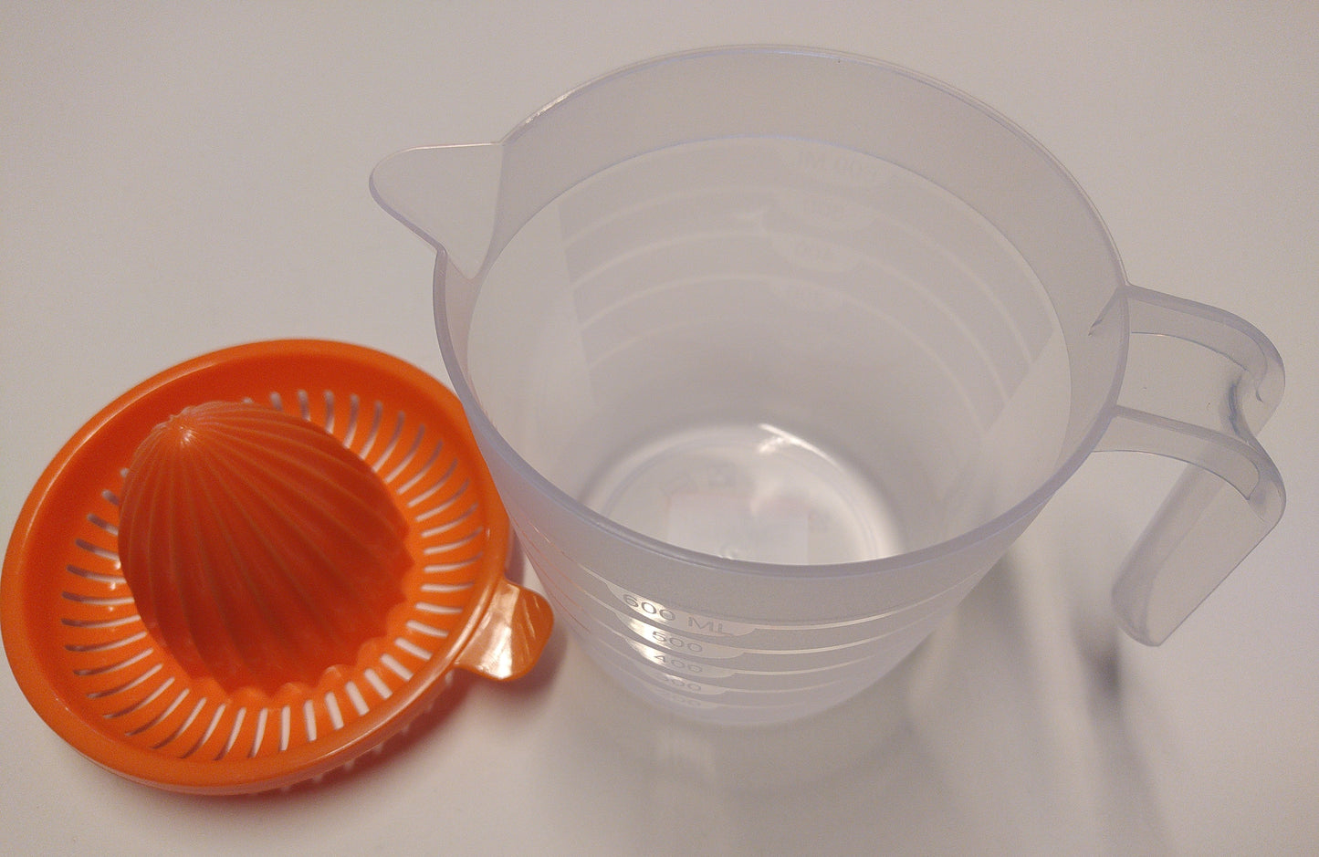 exprimidor capacidad 600 ml Metaltex