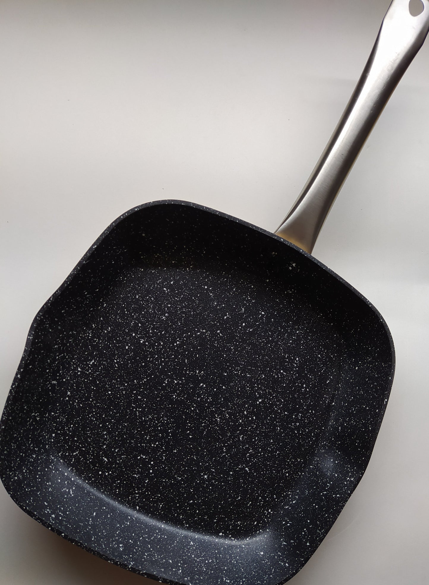 grill antiadherente 28x28x4,5 cm liso